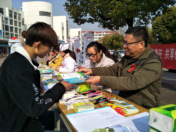 1512355444997132.jpg QQ图片20171204104050_副本.jpg