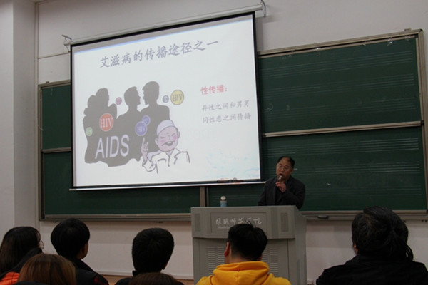 1543560290135210.jpg 朱主任授课照片_副本.jpg