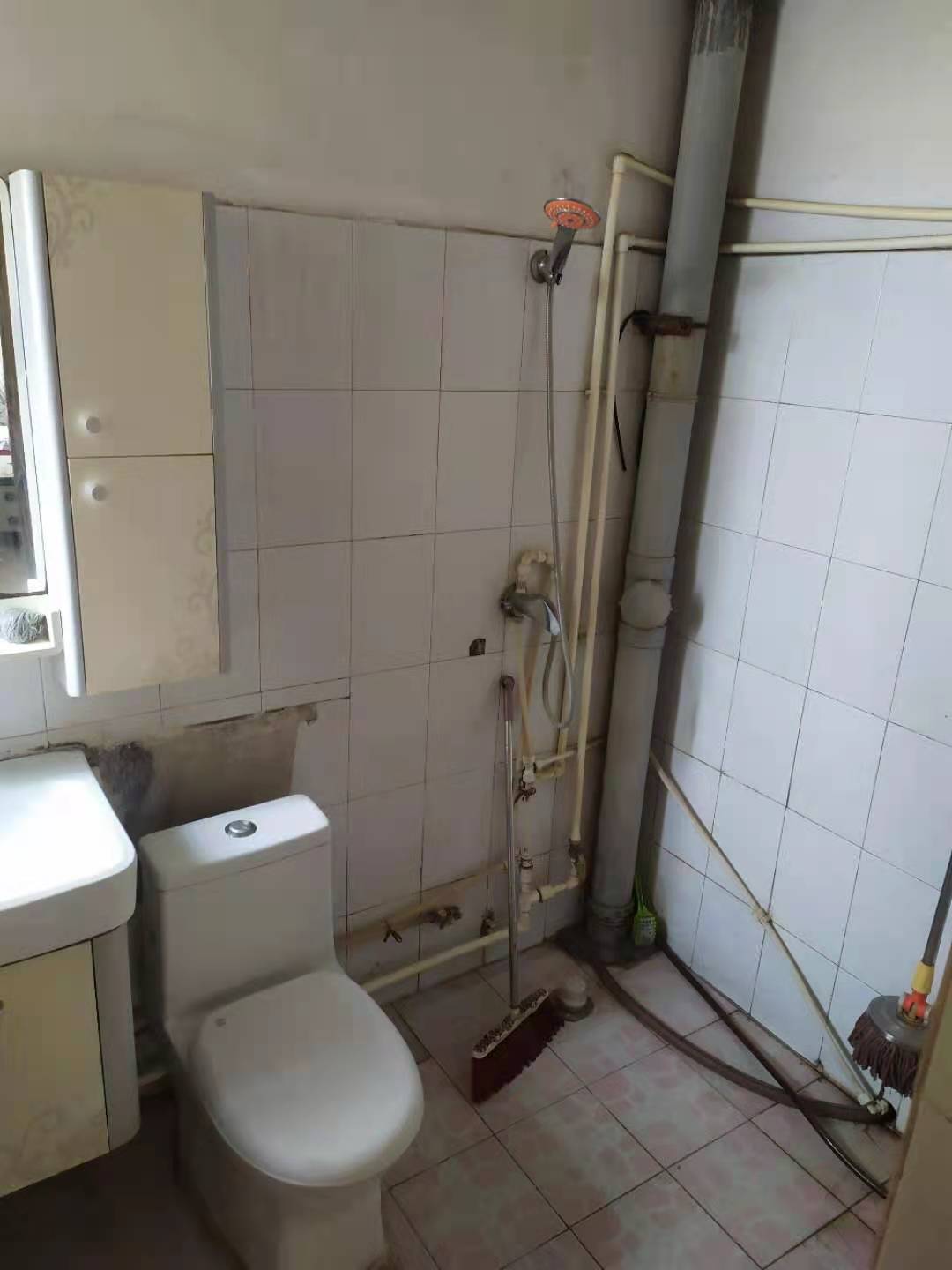 居家自住必看好房！3室1厅1卫随时看房。