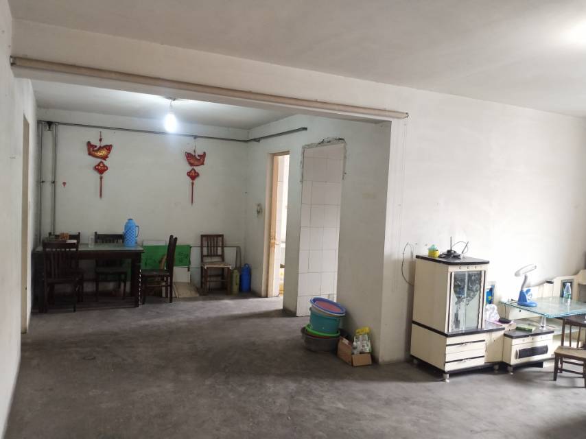 学区房普通装修3室2厅1卫123m286万元