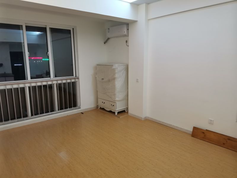 品质小区！1室1厅1卫40m2全明户型，朝向采光好。