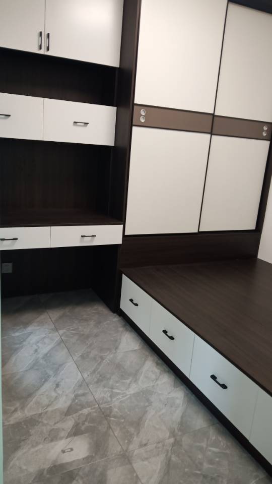 精装修2室2厅1卫98m2126万元