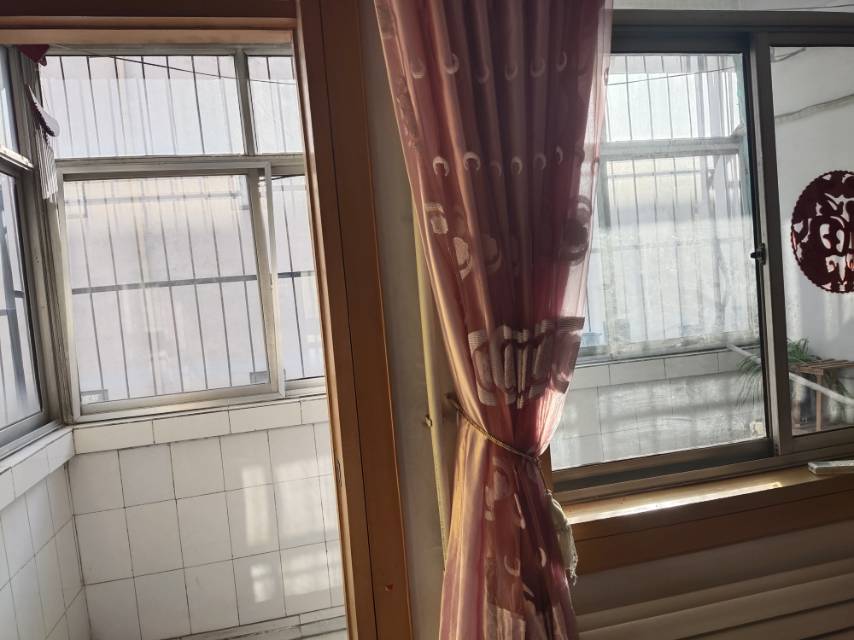 普通装修3室1厅1卫98m21300元/月