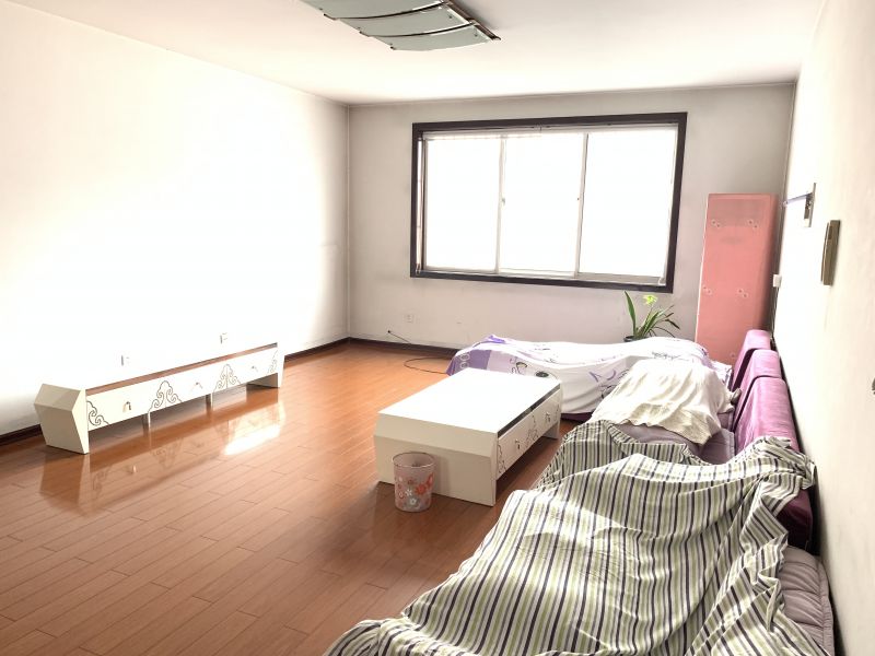 普通装修3室2厅1卫147m2148万元