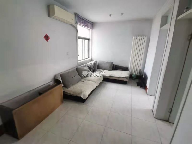 精装修1室1厅1卫50m233万元