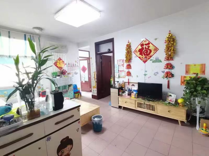 尚贤中学对过，北辛，育才邻墙三室一厅一厨一卫