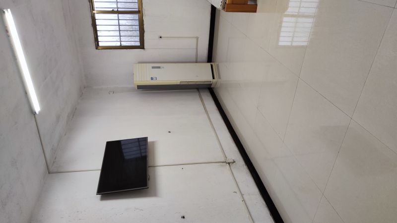普通装修3室3厅2卫380m2800元/月