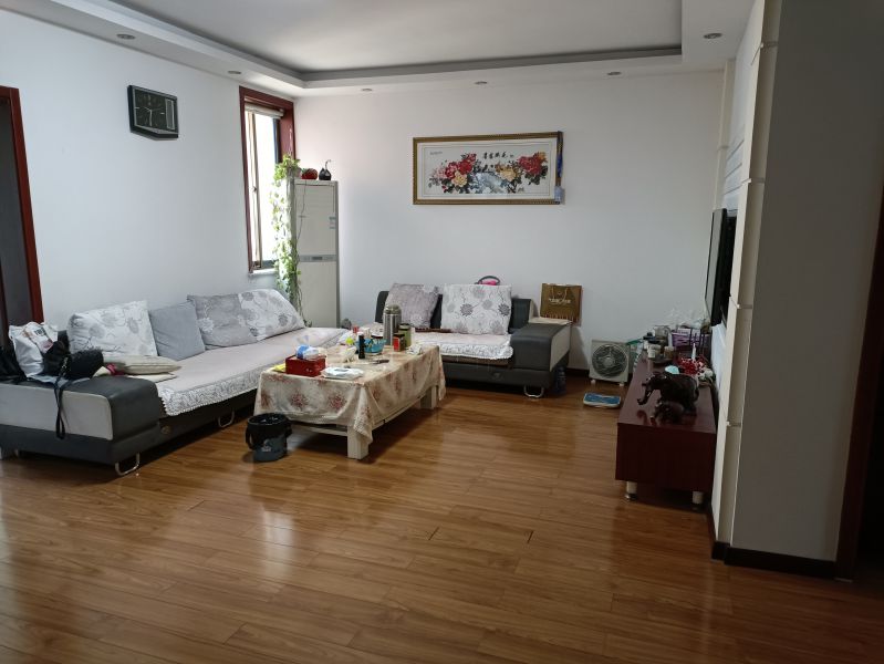 居家自住好房出售！3室2厅1卫116万元108m2精装修。