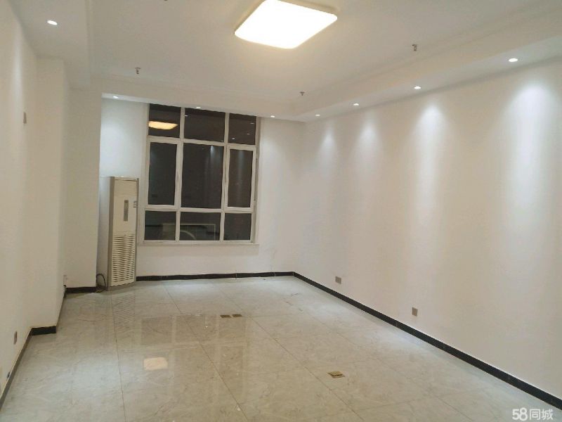 精装修1室1厅1卫75m21800元/月