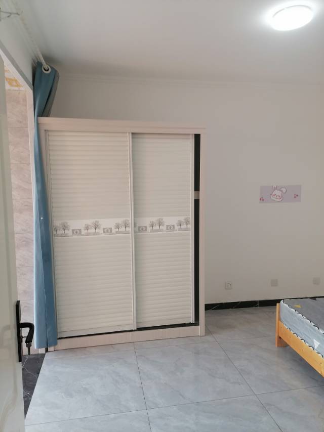 普通装修3室1厅1卫115m21500元/月