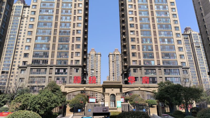滕投华府，好房户型，南北通透，上学方便简单装