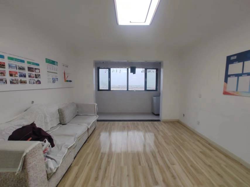 普通装修3室2厅2卫129m21600元/月