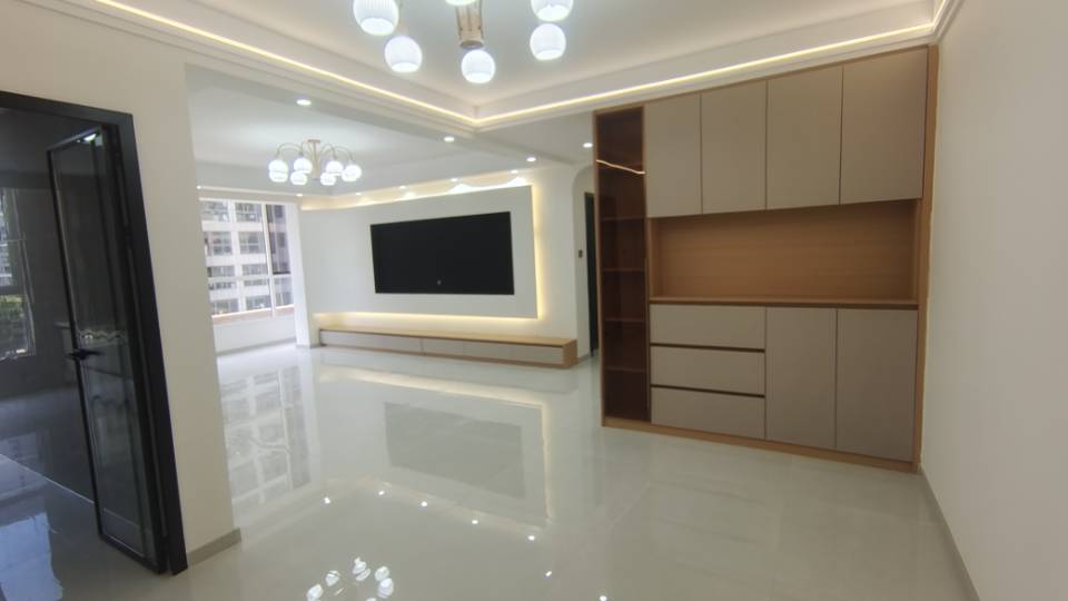 新装大3室134m2满两年120万可议