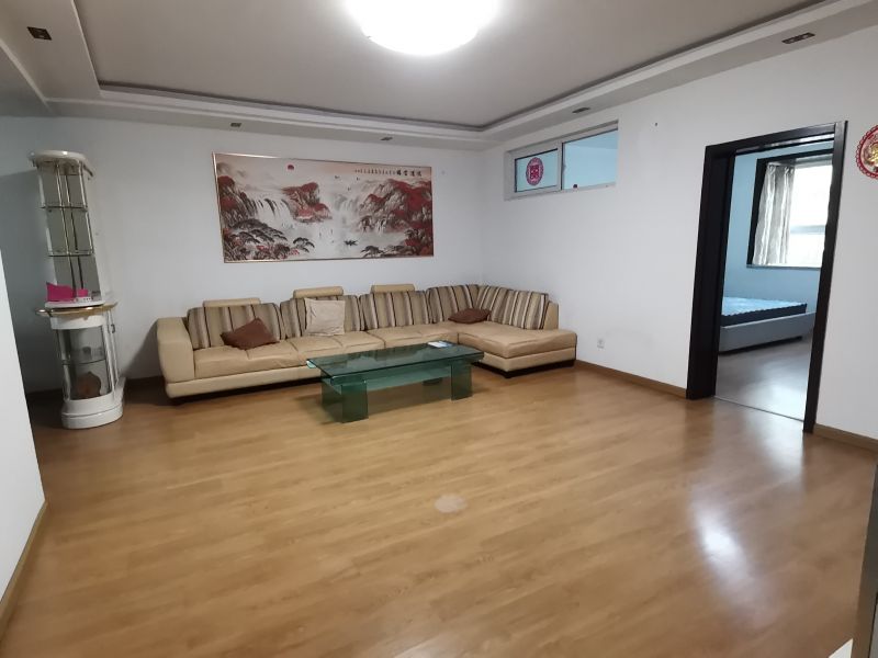 品质小区！3室2厅1卫130m2，拎包入驻，随时看房。