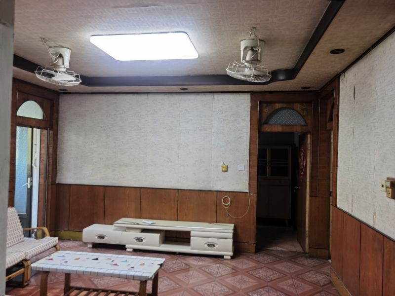 普通装修4室2厅1卫100m21680元/月