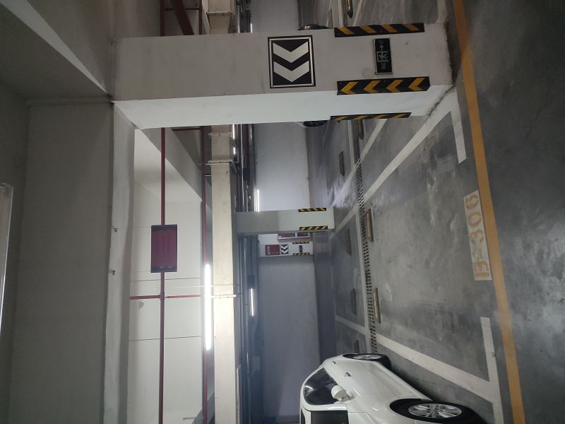 涵翠苑B区车位，车位位于27号楼电梯口南侧，22号楼电梯口北侧，好停车，位置佳