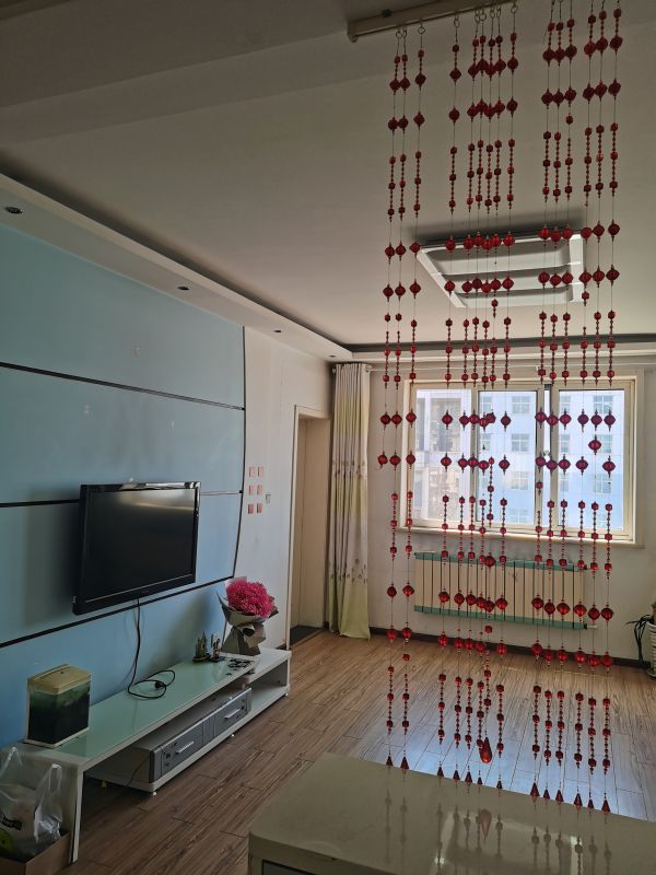 精装修3室2厅1卫132m21400元/月
