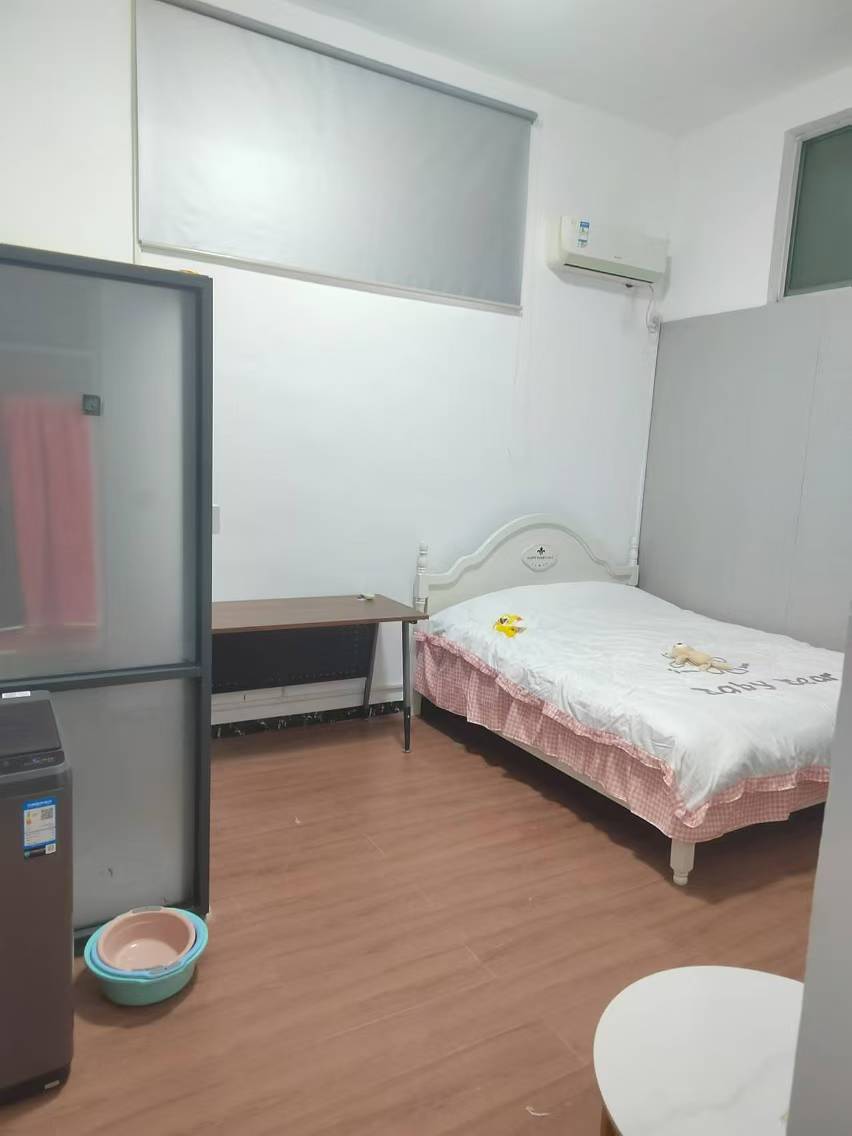 精装修1室1厅1卫76m21200元/月