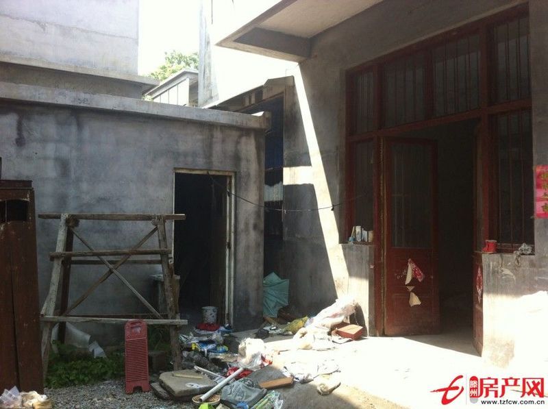 东环路，?；ㄔ?，前大庙村，单间复式楼六间两厅整体出租