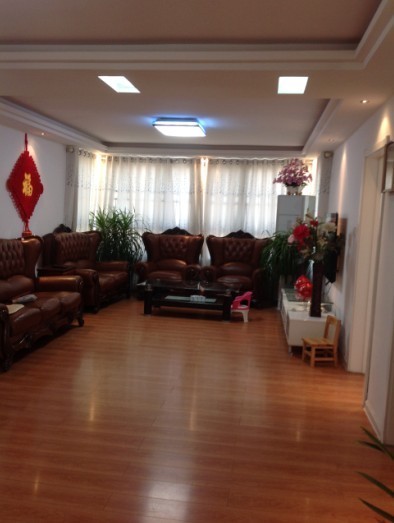 交通便利四通八，达全装修景观房，南北通宜居住