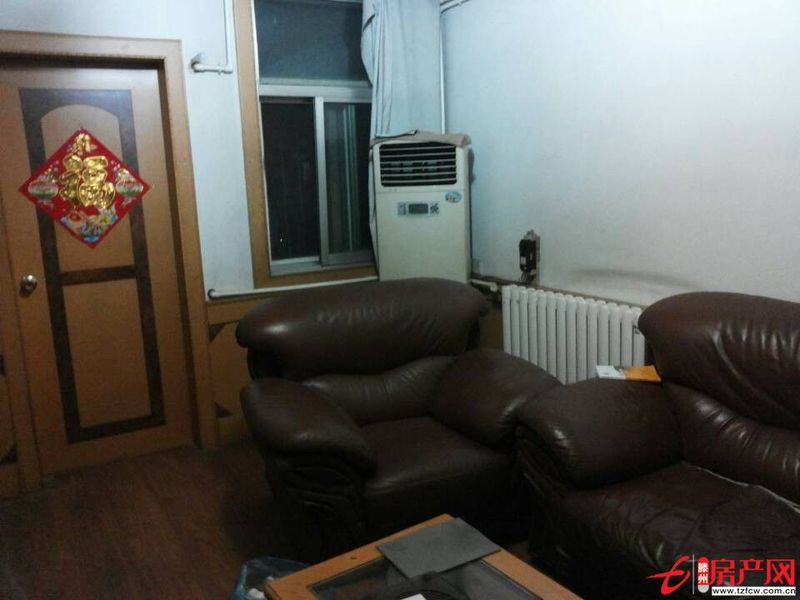 步行街附近精装家具齐全分租