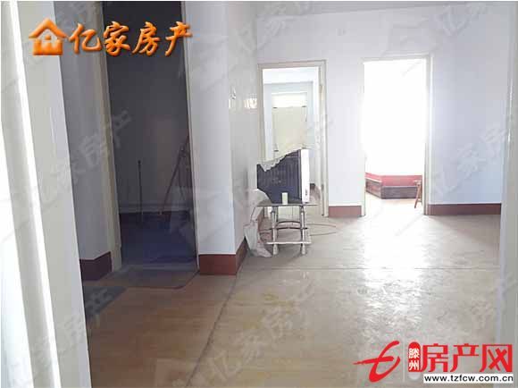 黄金三楼两房朝南每个房间都有窗户独家委托