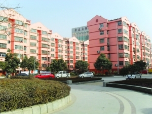 龙泉塔南的供暖房鲁水小区