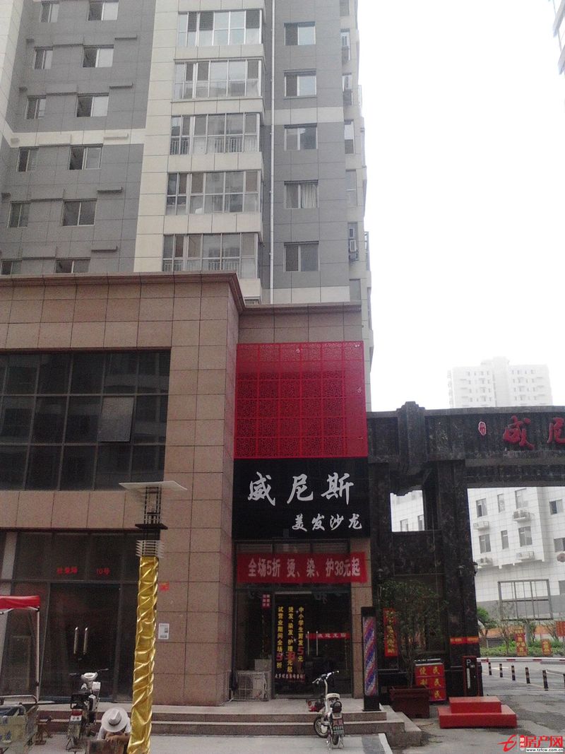 威尼斯门头房二楼出租