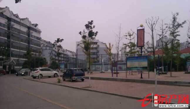 龙泉苑精装修黄金二楼满五年可贷款精致小三室户型很好重点推荐