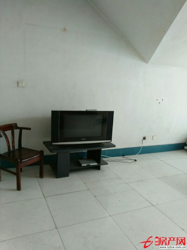 滕阳丽都小区，装修，供暖，有家具，很干净的房子