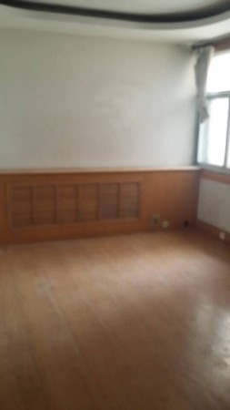 城市之光对过建工局宿舍急售，房权满二，价格低。