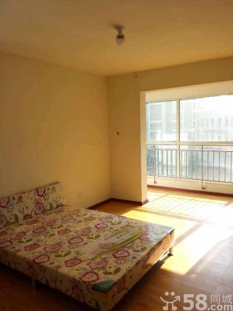 威尼斯四区精装朝阳大主卧出租带大阳台拎包入住干净温馨