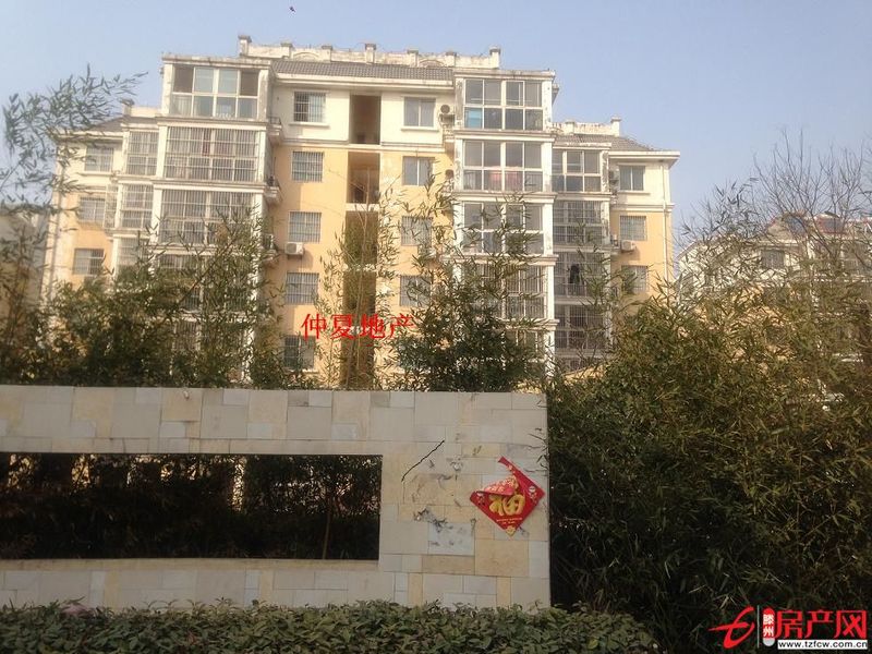 鸿福佳苑精装三室落地飘窗格局超棒学区房你值得拥有！