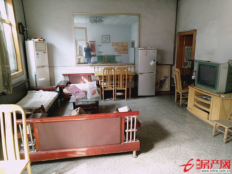 龙门黄山桥独院出租，前院居住、后院做仓库！