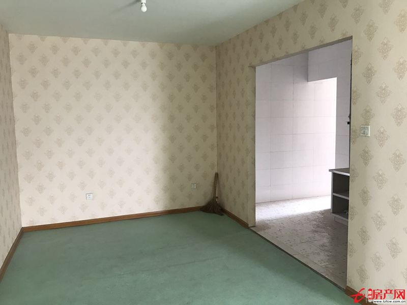 急急急急出租龙泉苑小区南北通透房屋明亮广场