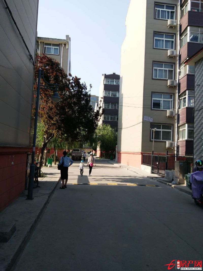 北安居小三室简单装修证满五年可贷款