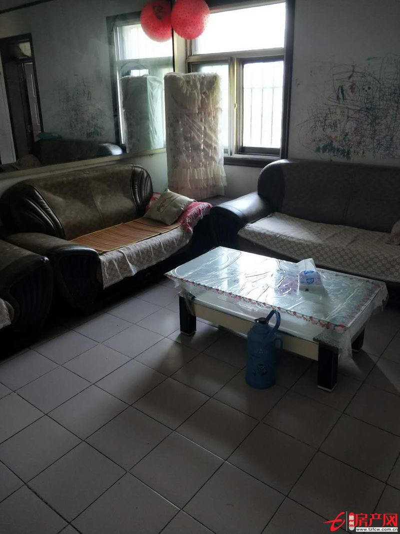 君瑞城小区对过，育才学区房，步行仅需壹分钟