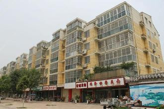 凤凰苑，沿河，经典多层，一楼相当于二楼，学校区域，出行方便