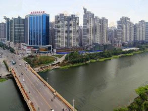 威尼斯一区，公寓楼，学校房，上学方便，价格低