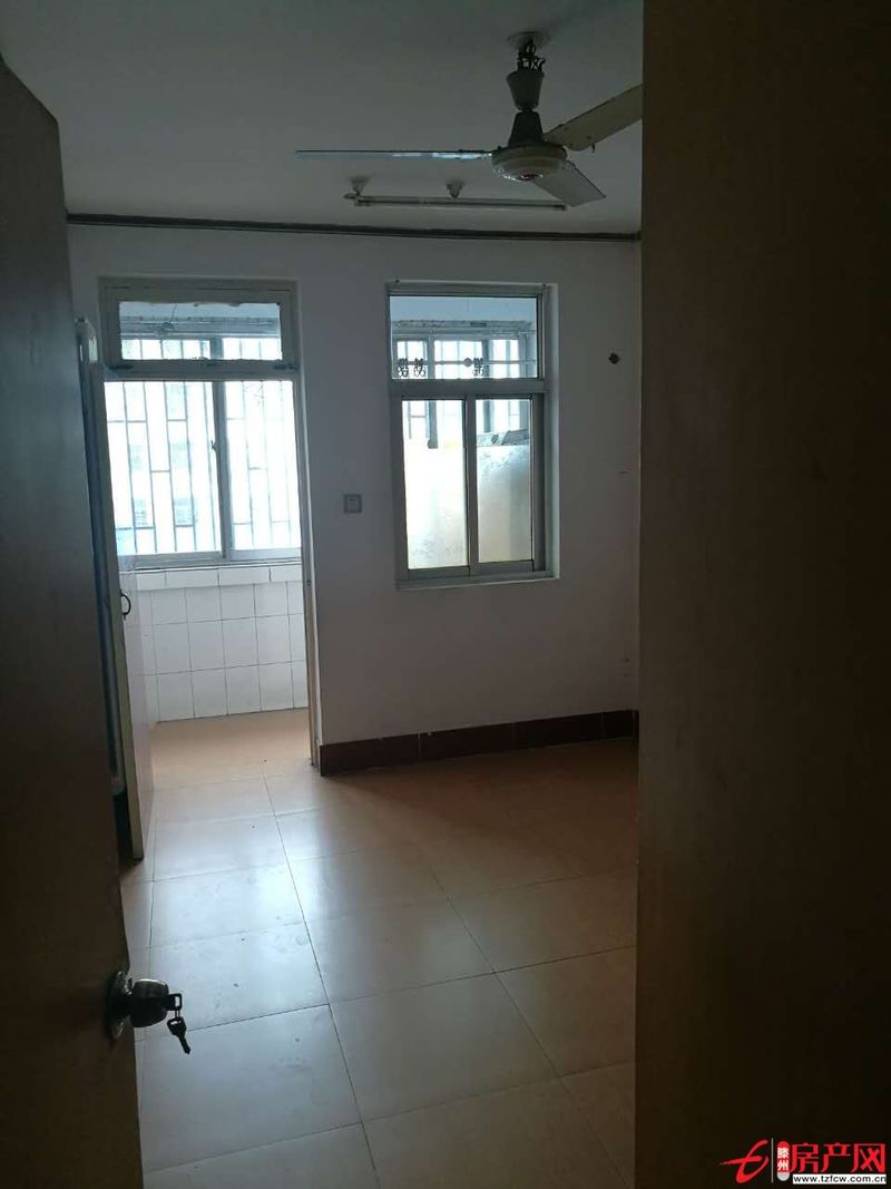 奎文小区，三室一厅，简单家具，空间很大，可以自己搬家具