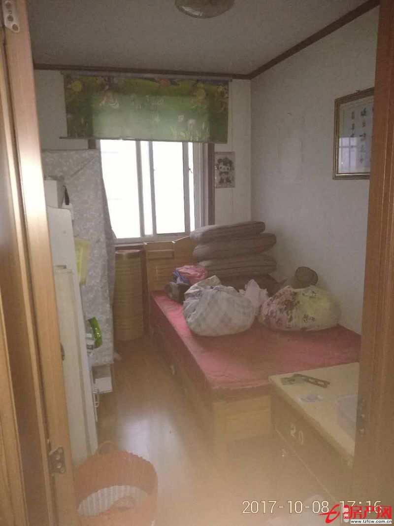 苹果园小区多层四楼东户三室精装有证满五支持贷款