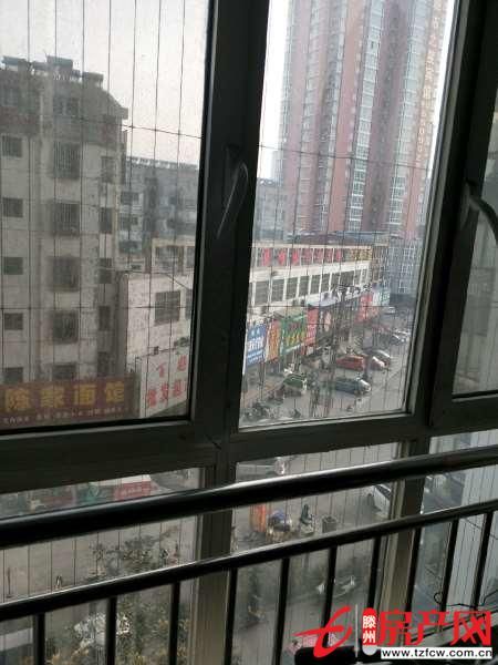 中央城精装修三室两厅一卫新证可贷款