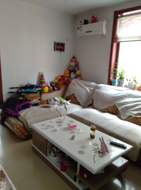 北安居三室一厅精装修学区房，干净明亮拎包入住三楼