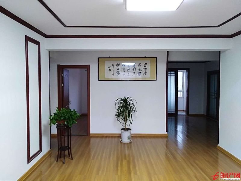 金河湾十七号楼二单元一零零八室，十七号楼南无遮挡