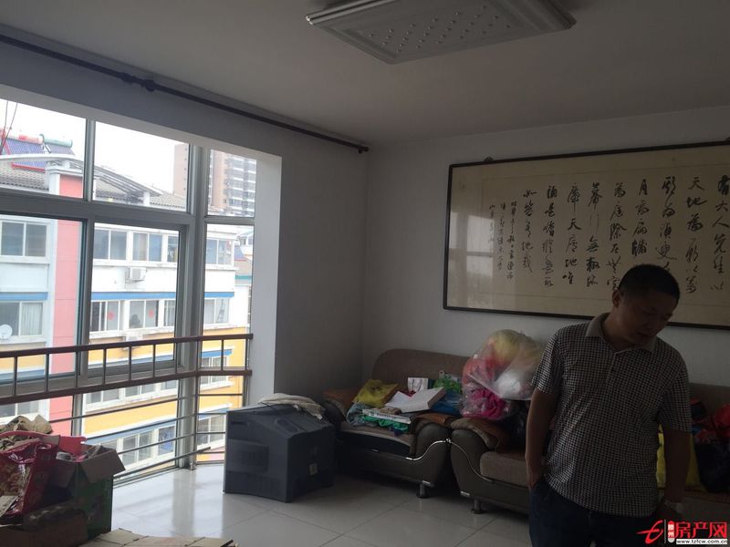 美明嘉苑三室一厅，带阁楼车库，