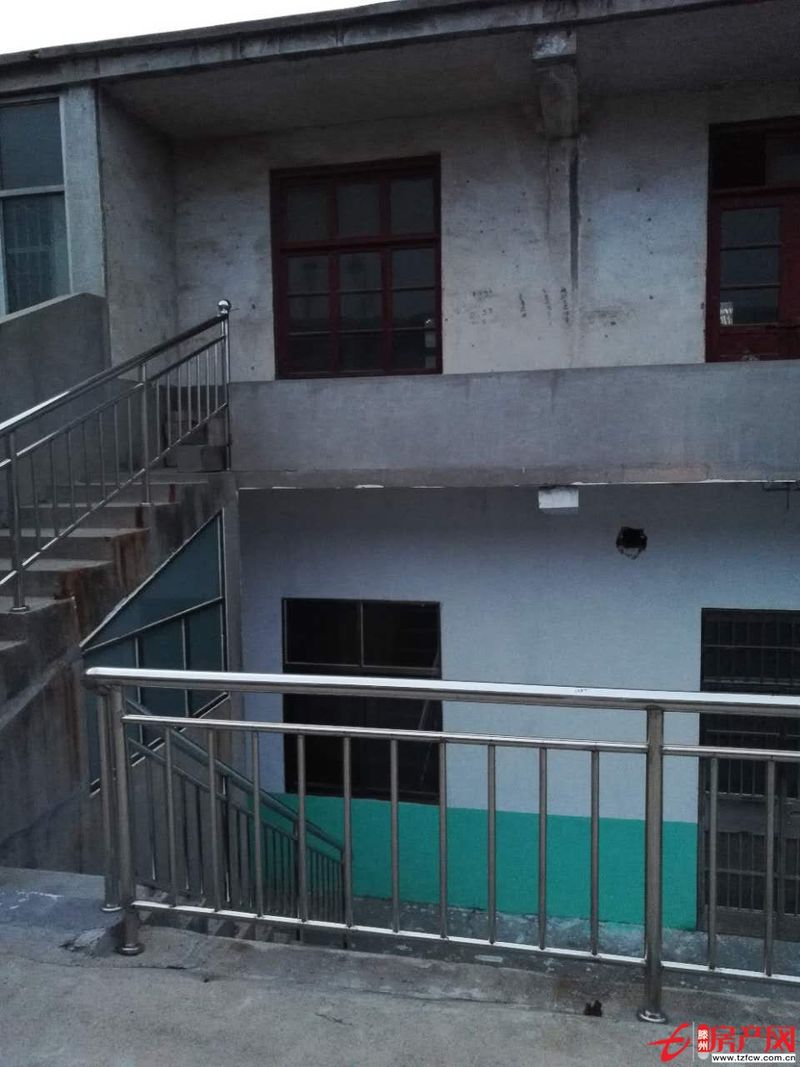 滕州市荆河街道金城小区西区北门民政局宿舍独院上下六间独院