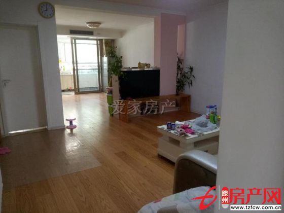 龙泉苑小区多层一楼三室精装修证满五年可贷款