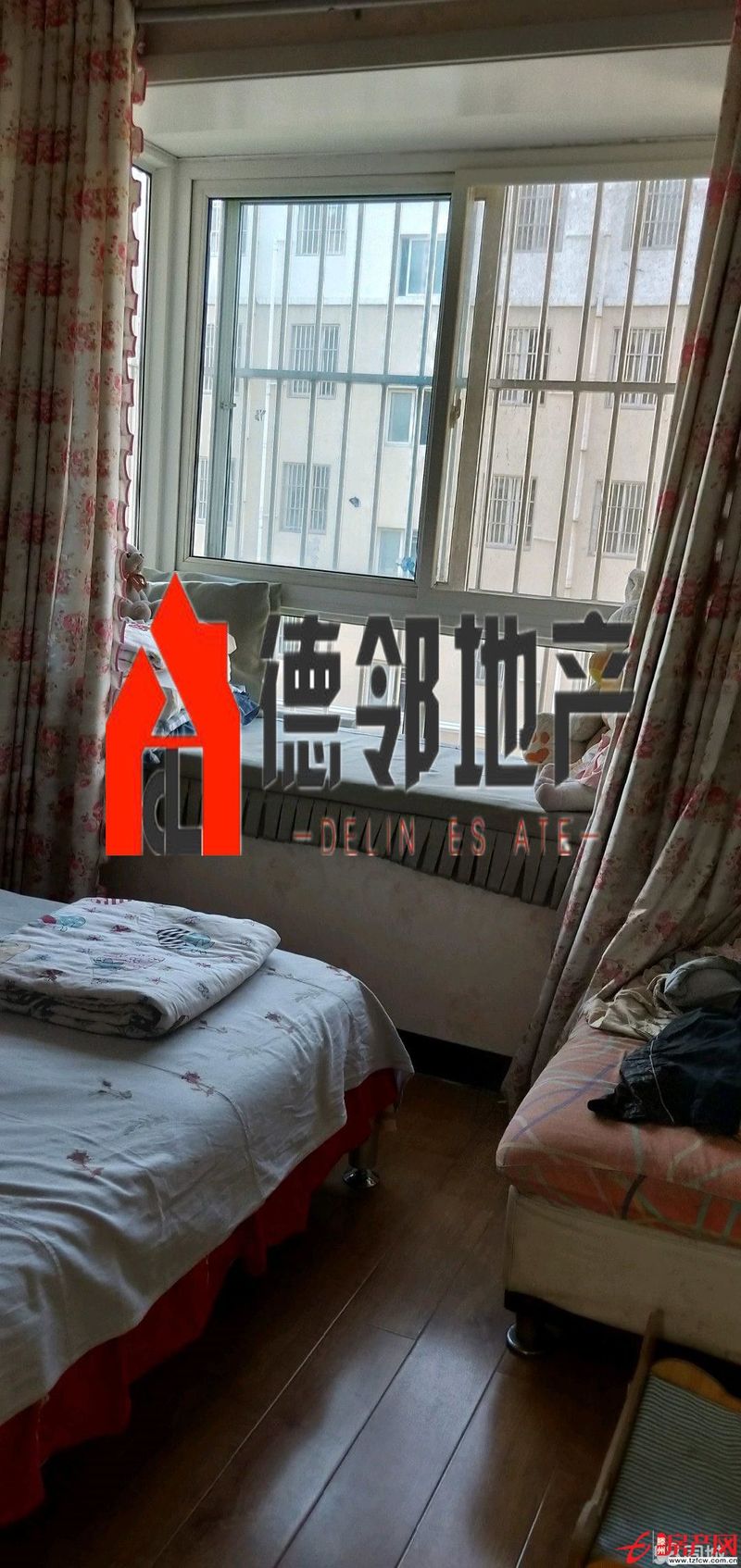 金城花园三室精装修可贷款中间层领包即住