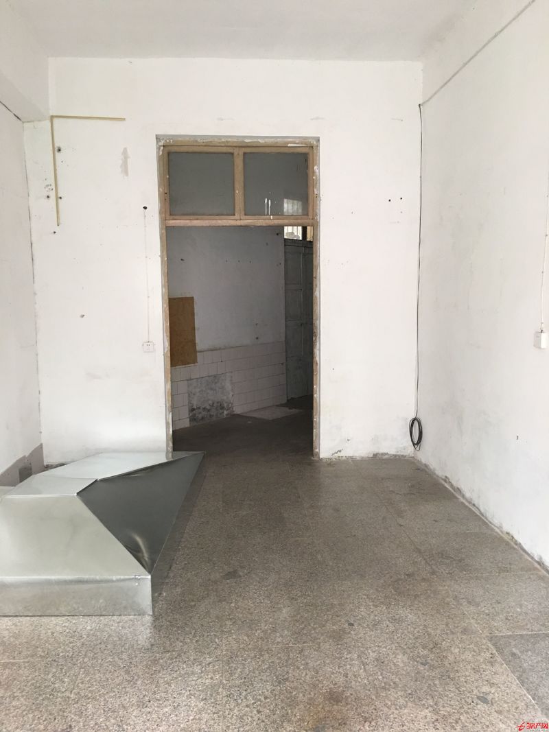 滕州市杏坛东路门头房出租，临街商铺，有市场、客流旺