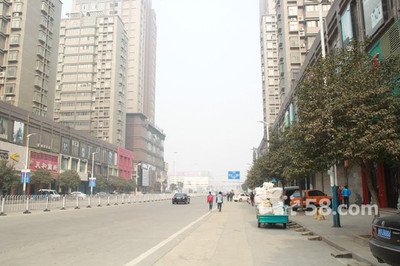 问天广场房屋急售，适用于商务办公及家庭居住，价格面议